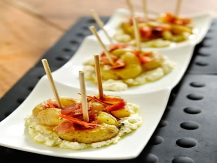 Batatas ao Murro com Presunto e Ricota Fresca