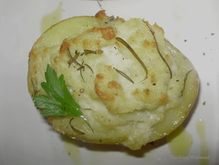 Batatas assadas com creme de gorgonzola e requeijão