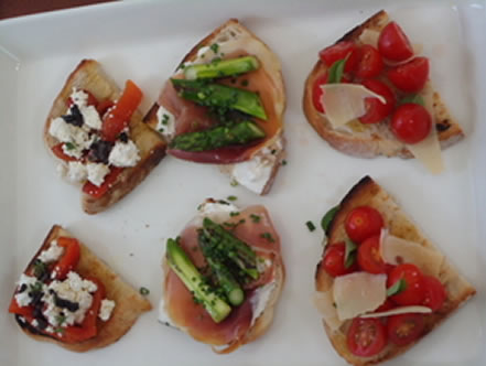 Bruschetta de Tomates Marinados e Parmesão