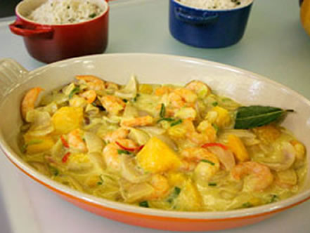 Camarão com Leite de Coco e Curry