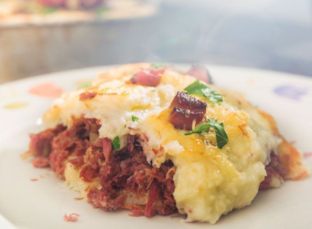 Escondidinho de mandioca com carne seca