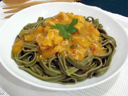 Macarrão ao molho de bobó de bacalhau