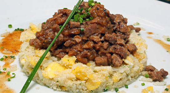 Picadinho de alcatra com arroz de farofa