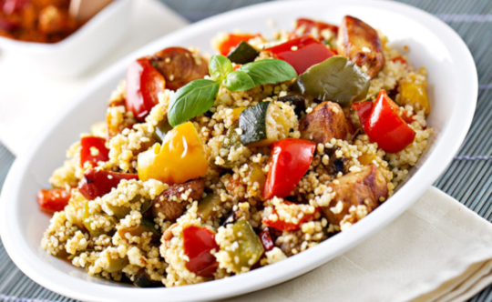 Salada de berinjela com trigo para quibe