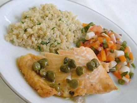 Salmão com molho de alcaparras