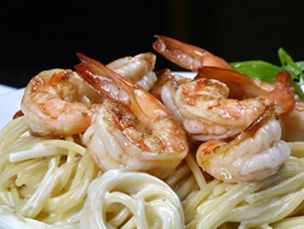 Spaghettini com Camarões ao Molho de Queijo