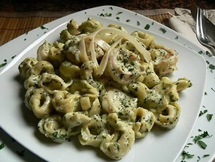 Tortellini de ricota, limão, parmesão e manteiga de sálvia